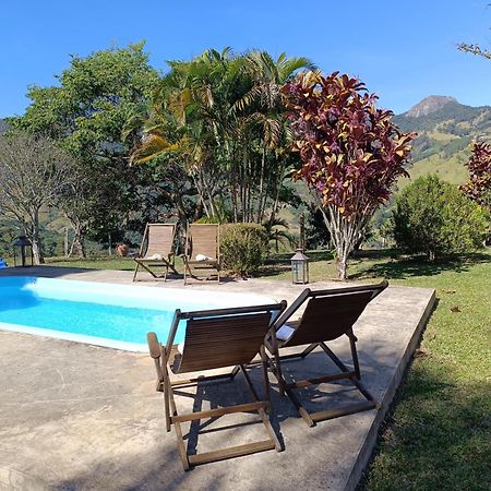 Entrevistas Chales E Suites São Bento do Sapucaí Esterno foto