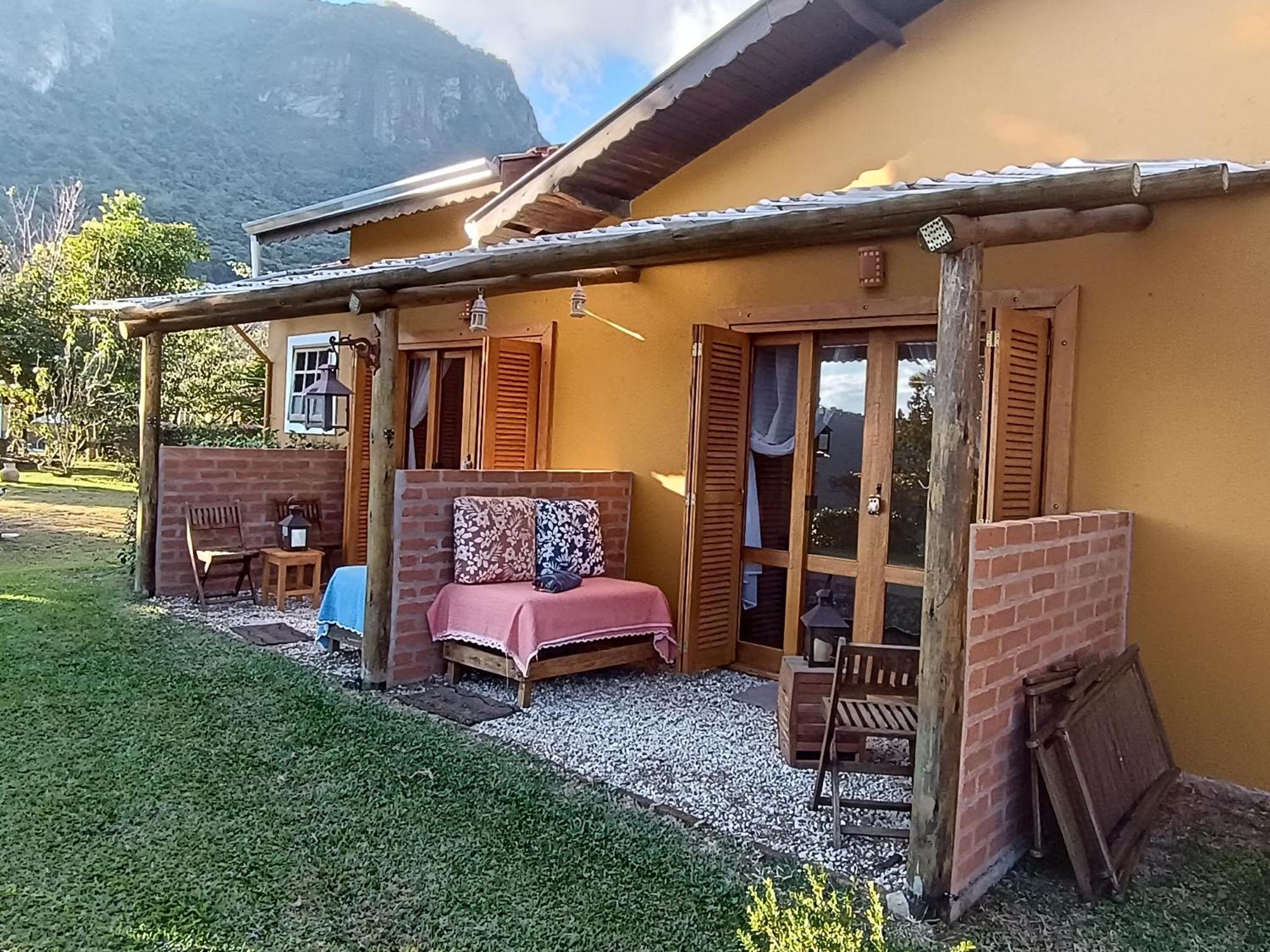 Entrevistas Chales E Suites São Bento do Sapucaí Esterno foto